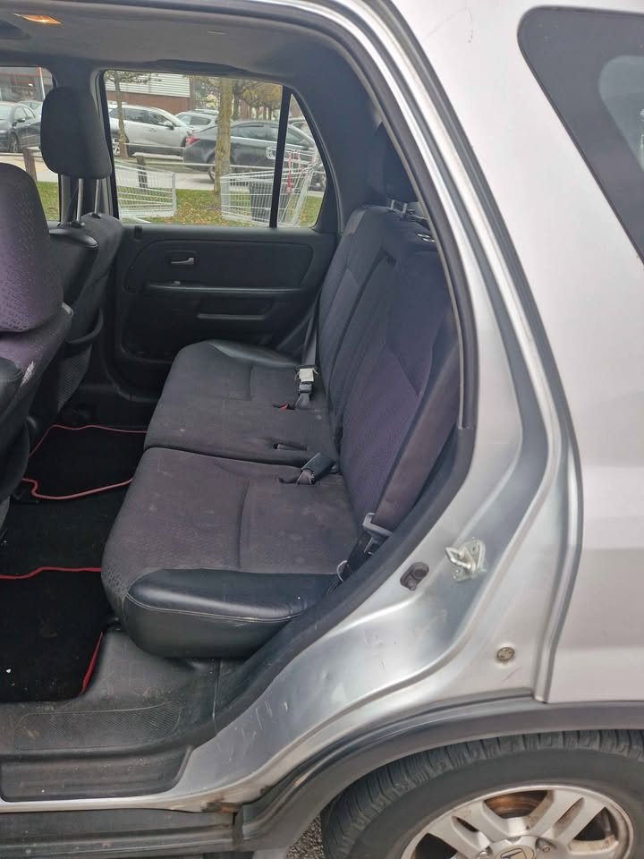 2004 Honda CR-V - Image 6