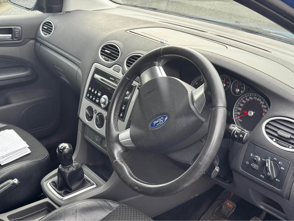 2005 Ford Focus Titanium T (FULL SERVICE) - Image 12