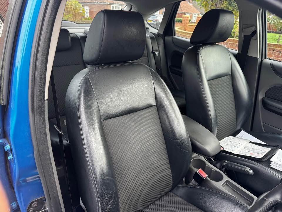 2005 Ford Focus Titanium T (FULL SERVICE) - Image 13