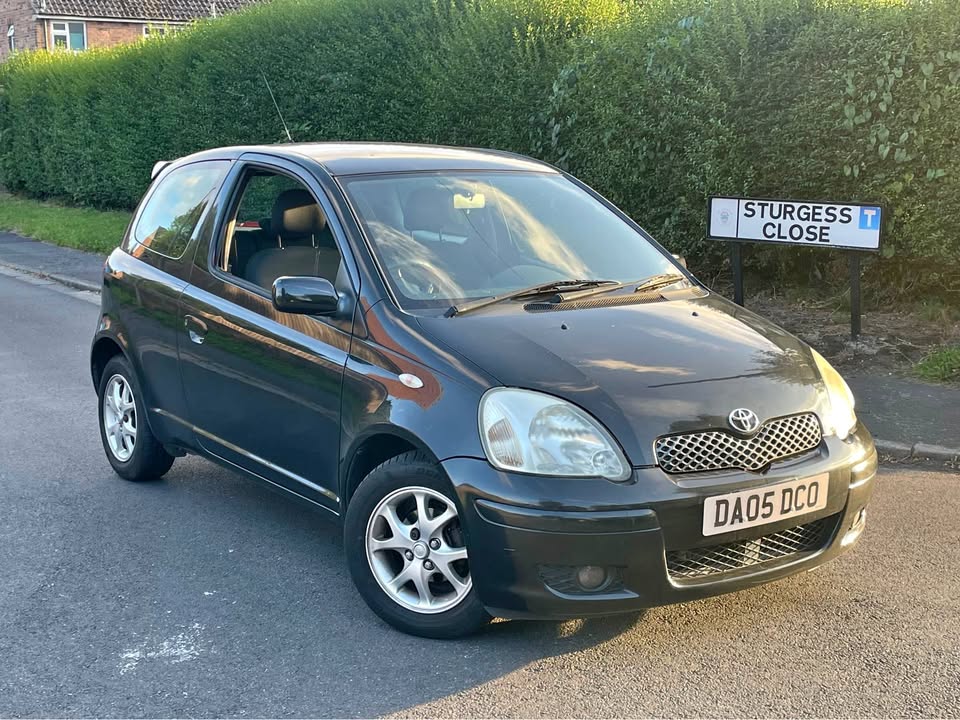 Cheap 2005 Toyota Yaris for sale in Oldham, Greater Manchester