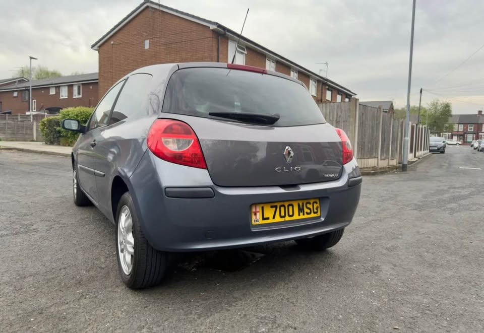 2007 RENAULT CLIO 1.2 EXTREME MODEL LOW MILES DRIVES PERFECT LOOK - Image 4