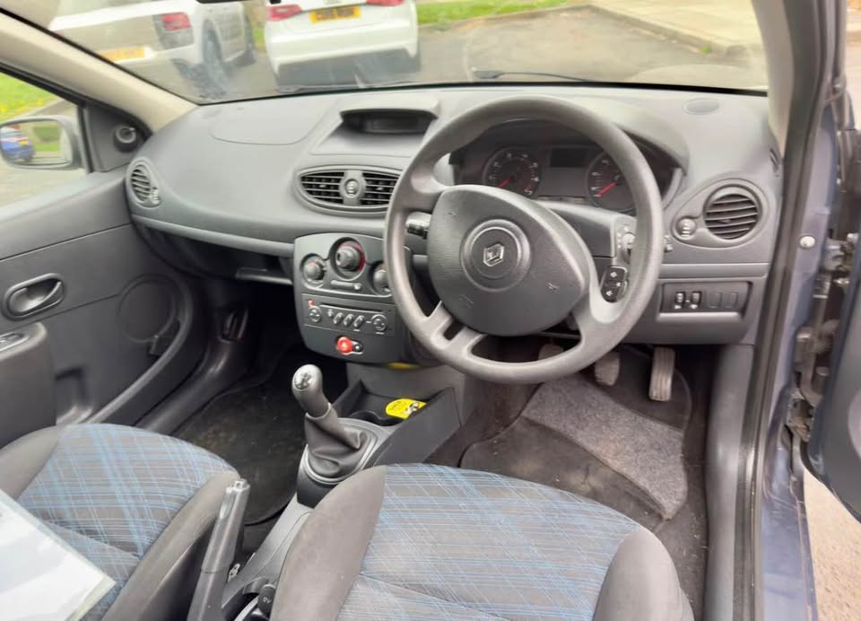 2007 RENAULT CLIO 1.2 EXTREME MODEL LOW MILES DRIVES PERFECT LOOK - Image 7