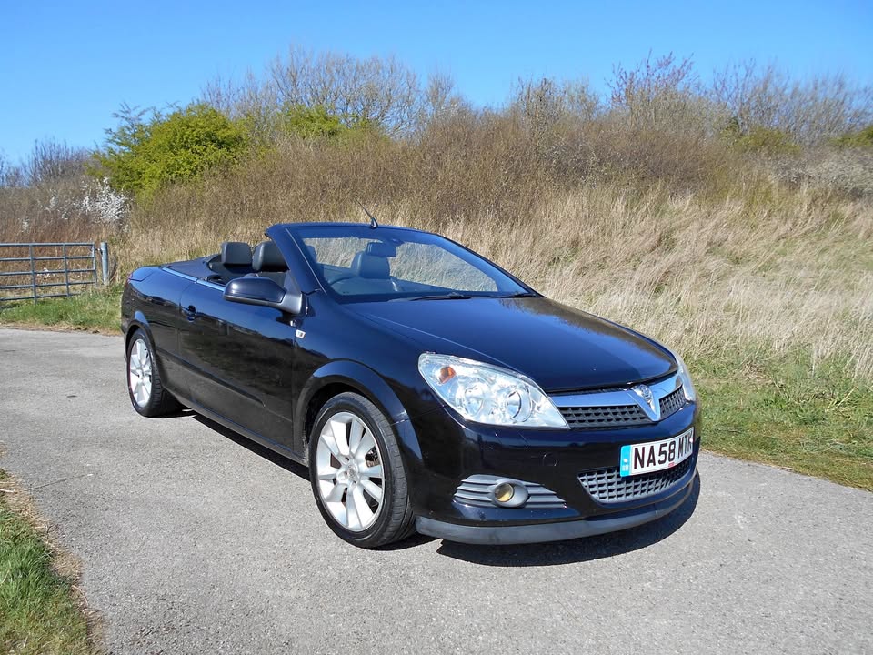 Cheap 2008 Vauxhall ASTRA DIESEL DESIGN CONVERTIBLE BLACK SPARES OR REPAIR PLEASE READ FULL ADVERT BARGAIN OFFERS OVER £500 *LOOK* for sale in Sunderland, Tyne and Wear