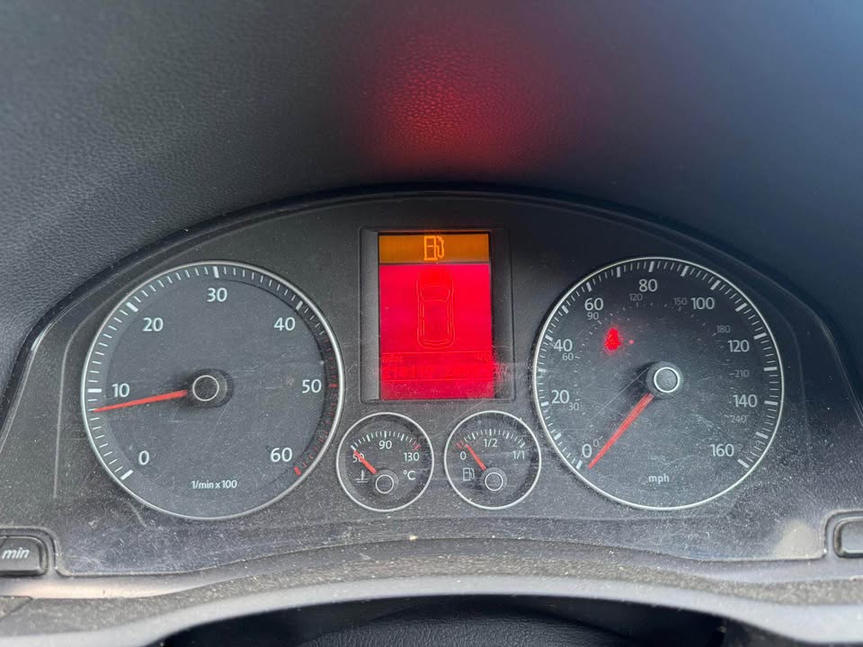 2008 Volkswagen GOLF 1.9 TDI MATCH £35 TAX - Image 11