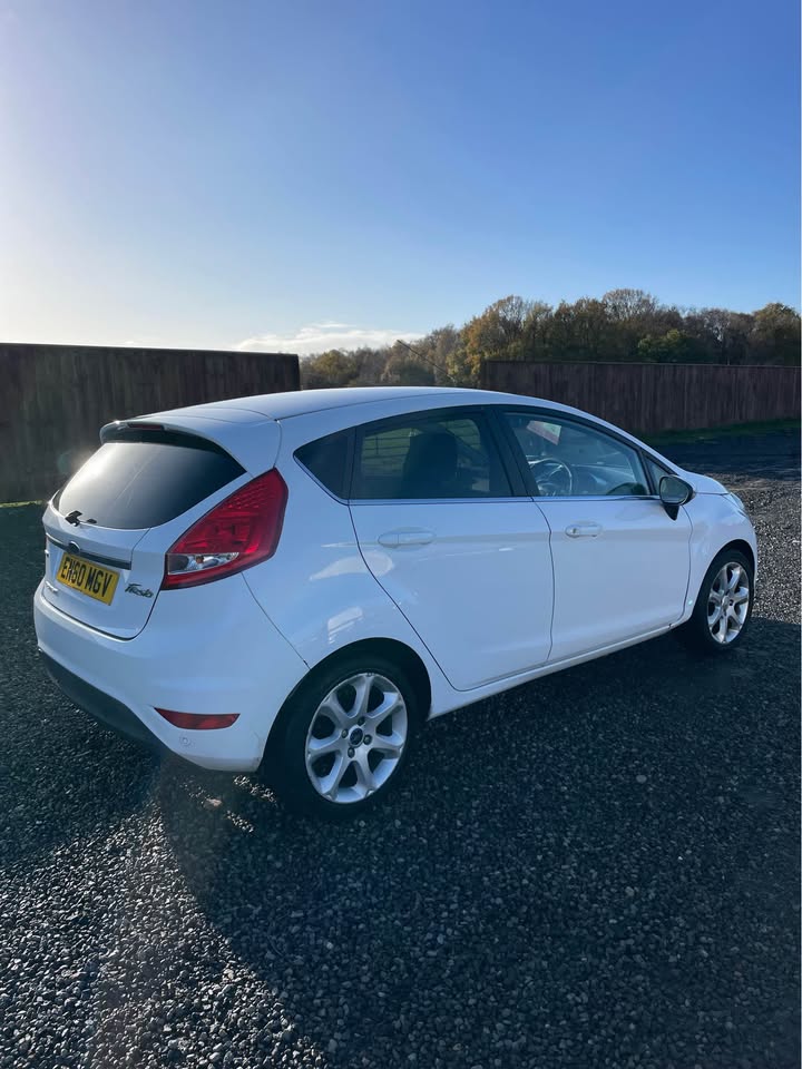 2010 Ford Fiesta - Image 3