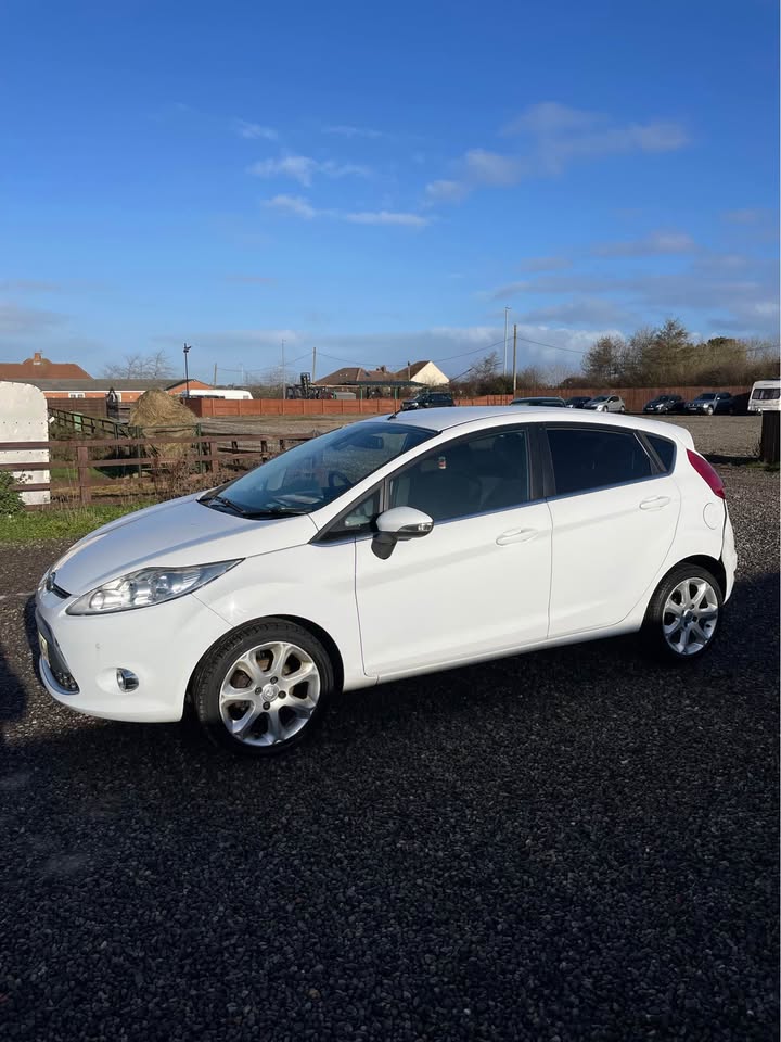 2010 Ford Fiesta - Image 4