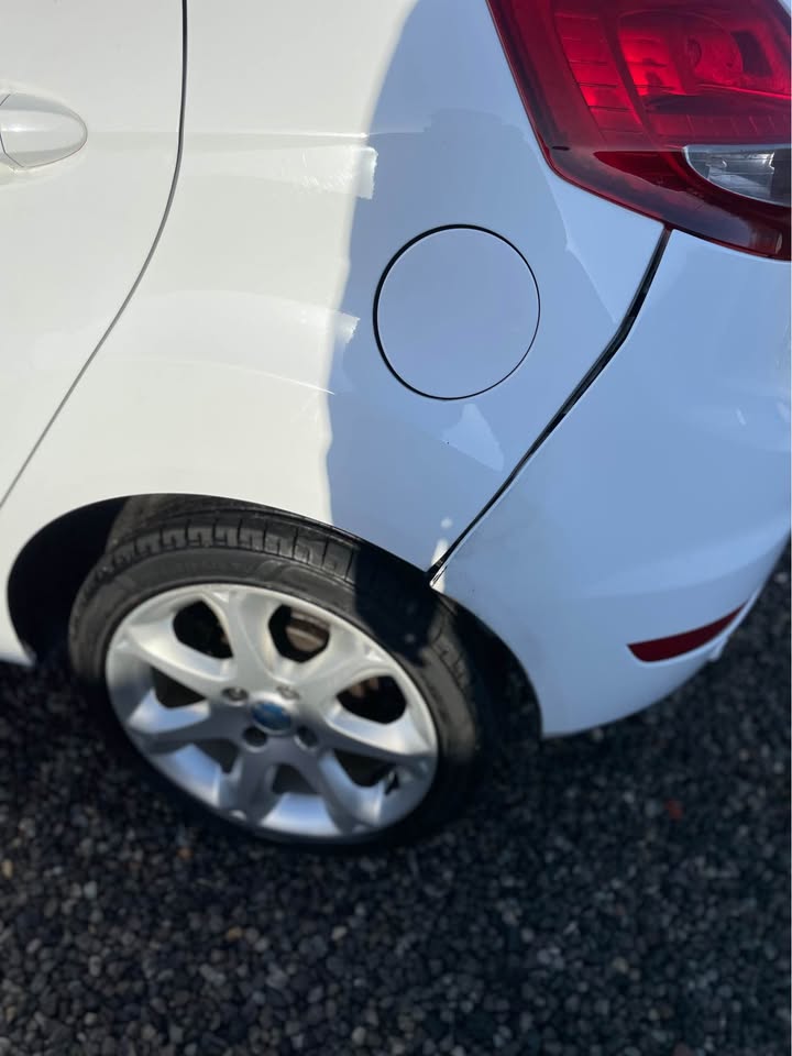 2010 Ford Fiesta - Image 9