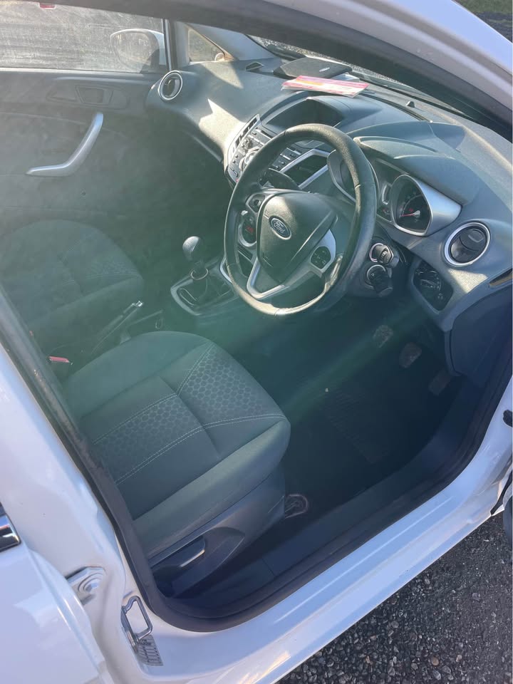 2010 Ford Fiesta - Image 10