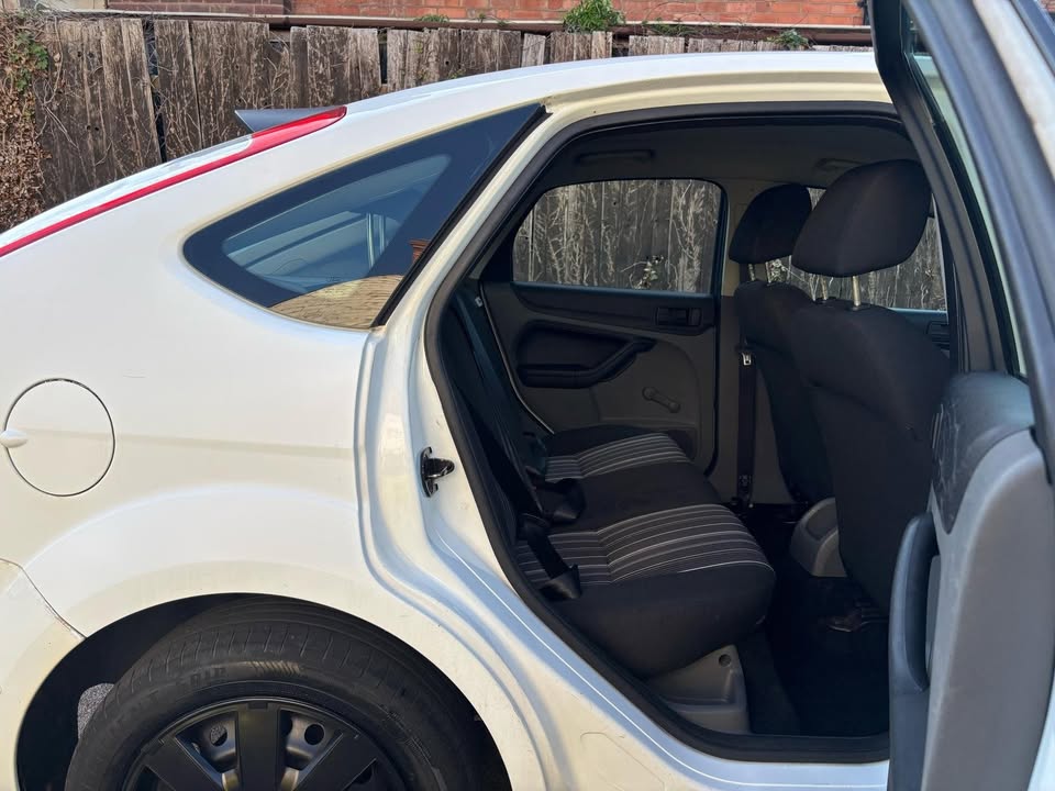 2010 Ford Focus 1.6 TDCi DPF Studio 5dr - Image 13