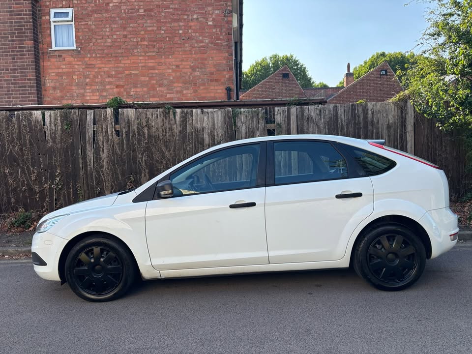 2010 Ford Focus 1.6 TDCi DPF Studio 5dr - Image 3