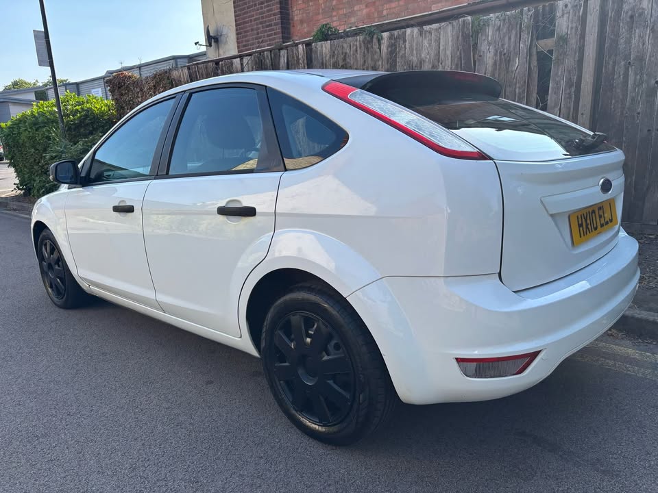 2010 Ford Focus 1.6 TDCi DPF Studio 5dr - Image 4