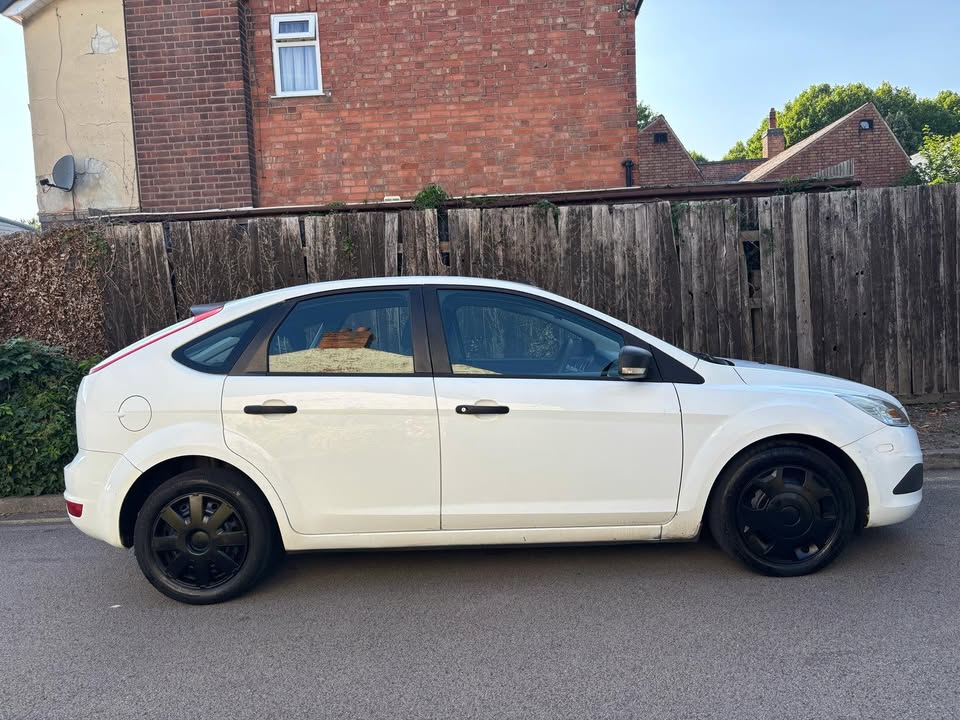 2010 Ford Focus 1.6 TDCi DPF Studio 5dr - Image 9