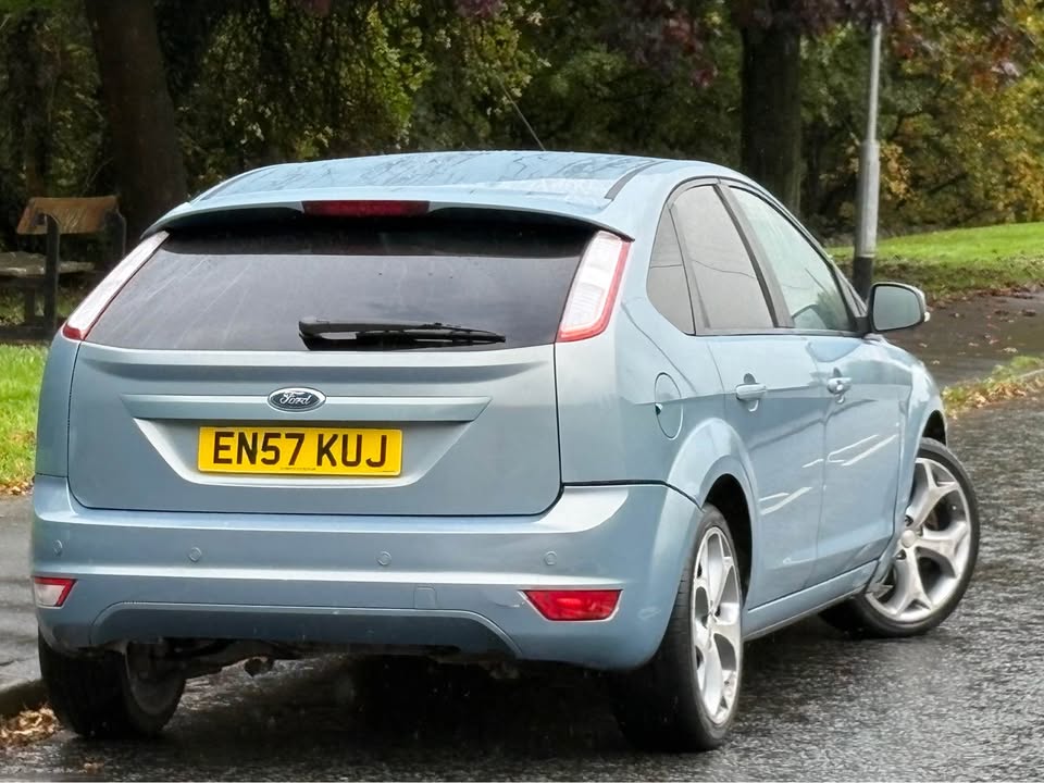 2011 Ford FOCUS 2.0 TITANIUM 5 DOOR - Image 2