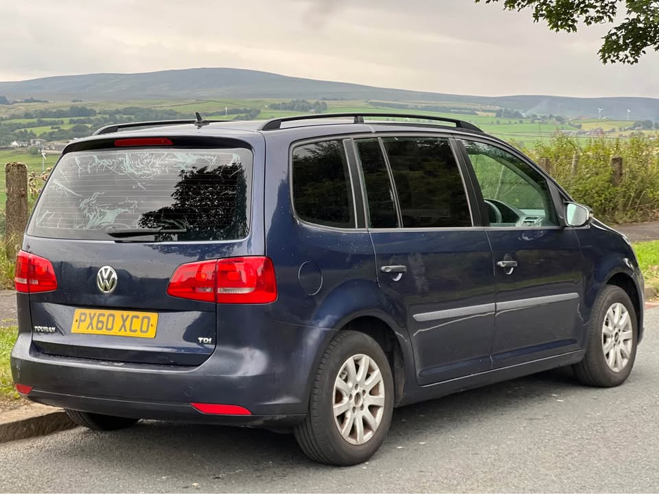 2011 Volkswagen Touran - Image 2