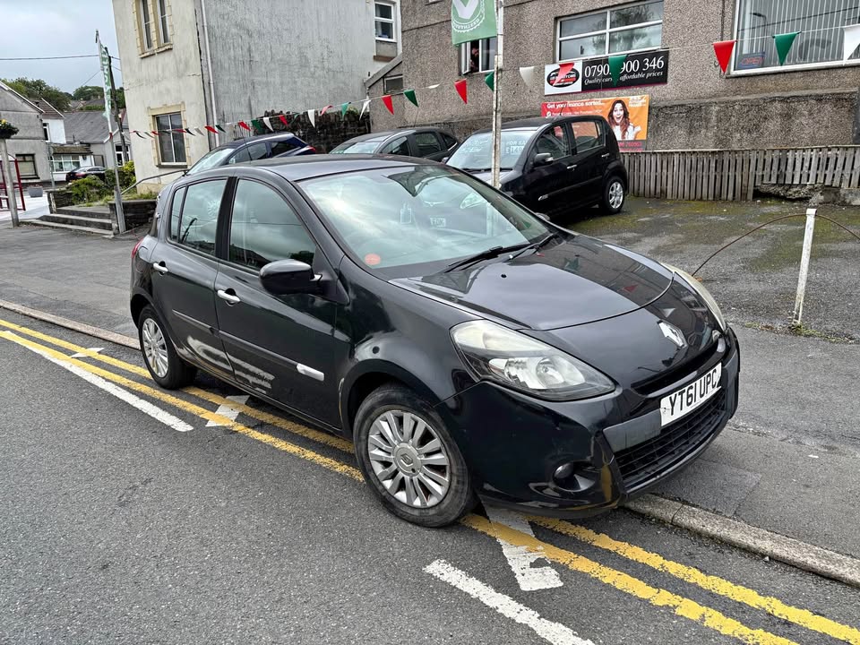 Cheap 2012 Renault Clio for sale in Ammanford / Rhydaman, Dyfed