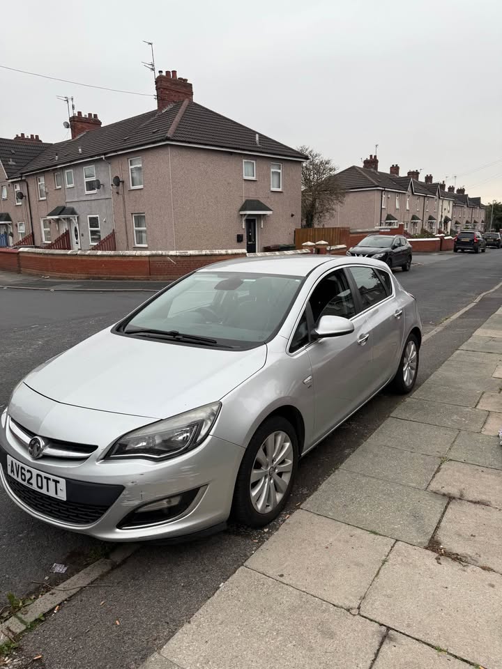 2012 Vauxhall Astra se - Image 2