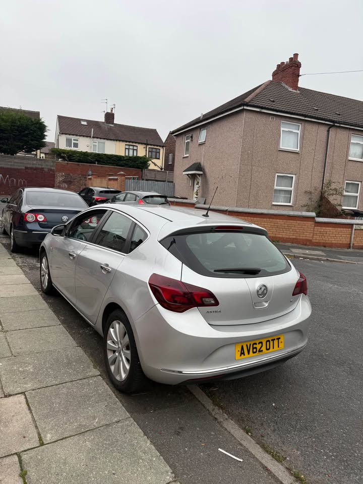 2012 Vauxhall Astra se - Image 3