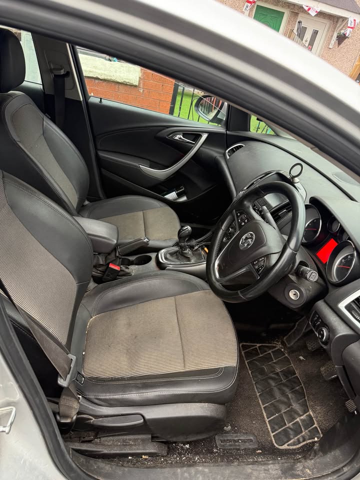 2012 Vauxhall Astra se - Image 4