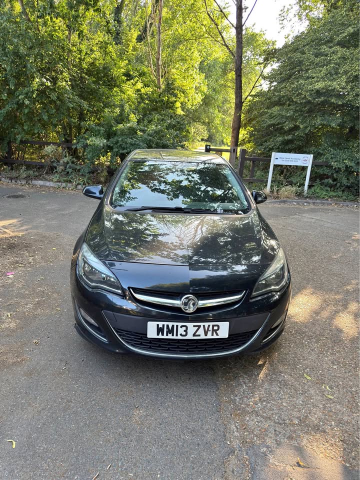 Cheap 2013 Vauxhall astra for sale in London