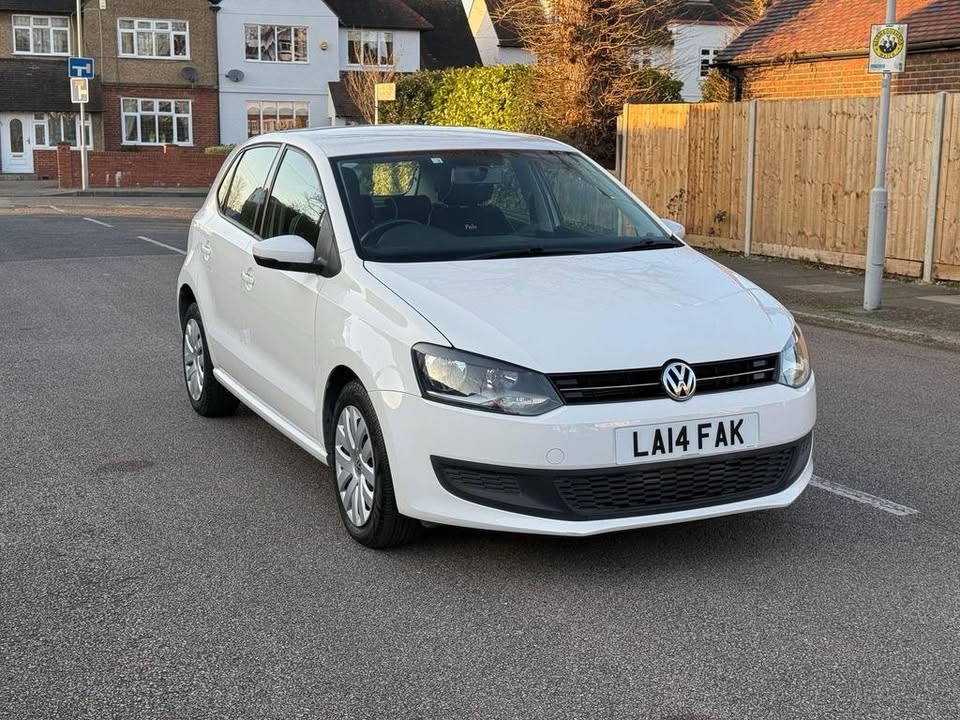 2014 Volkswagen Polo - Image 2