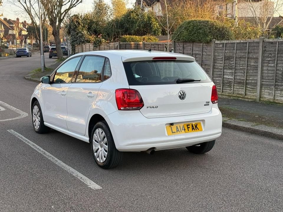 2014 Volkswagen Polo - Image 4