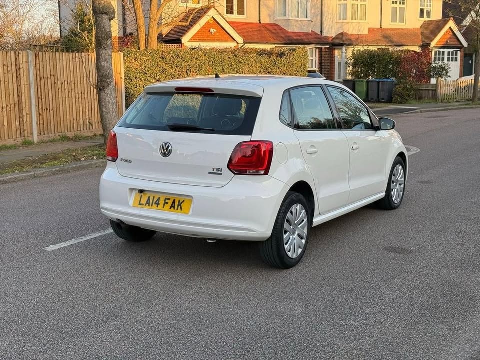 2014 Volkswagen Polo - Image 5