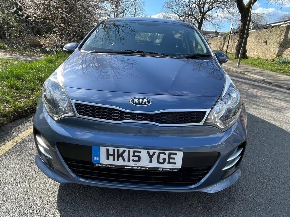 2015 Kia rio - Image 2