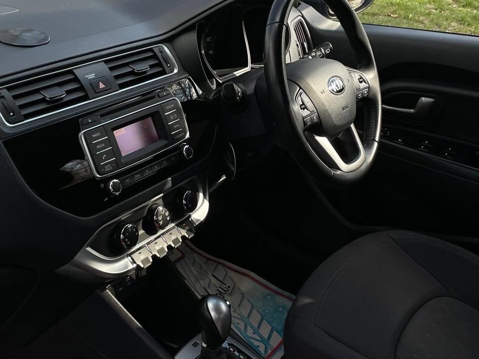2015 Kia rio - Image 17