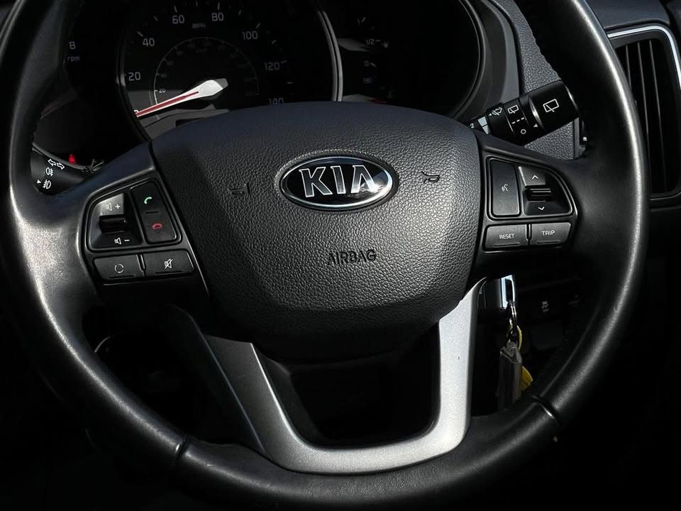 2015 Kia rio - Image 18