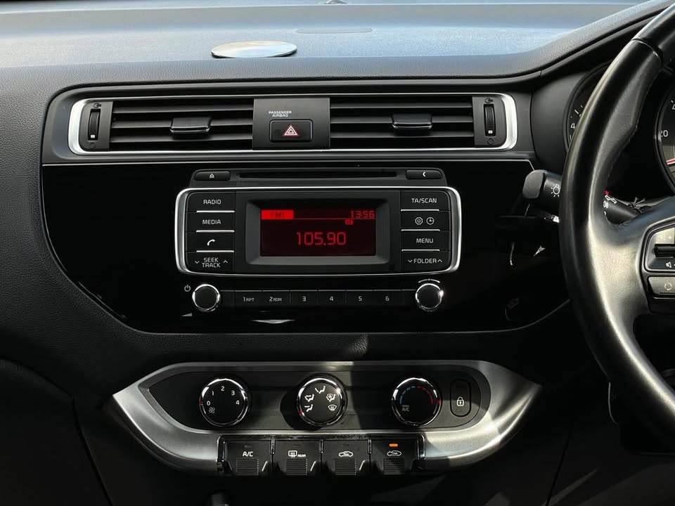 2015 Kia rio - Image 19