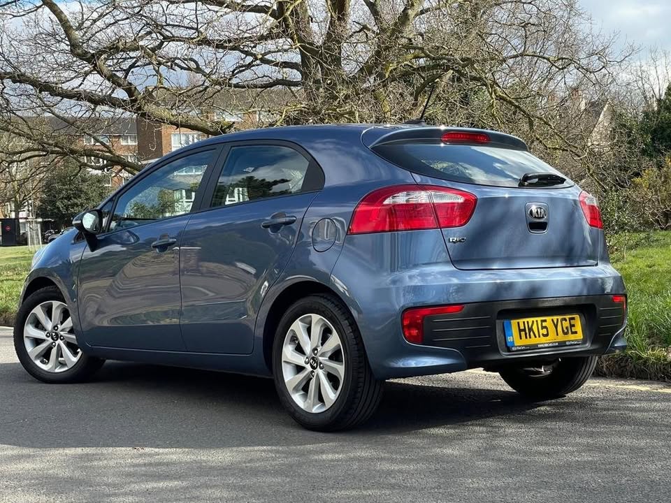 2015 Kia rio - Image 4