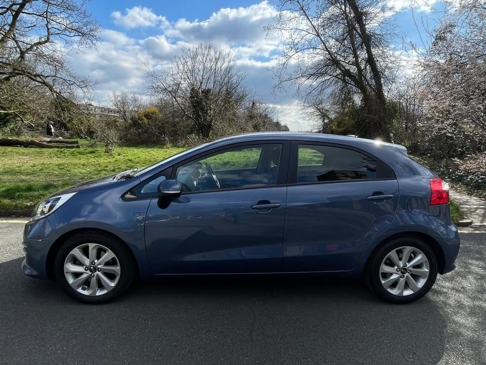 2015 Kia rio - Image 5