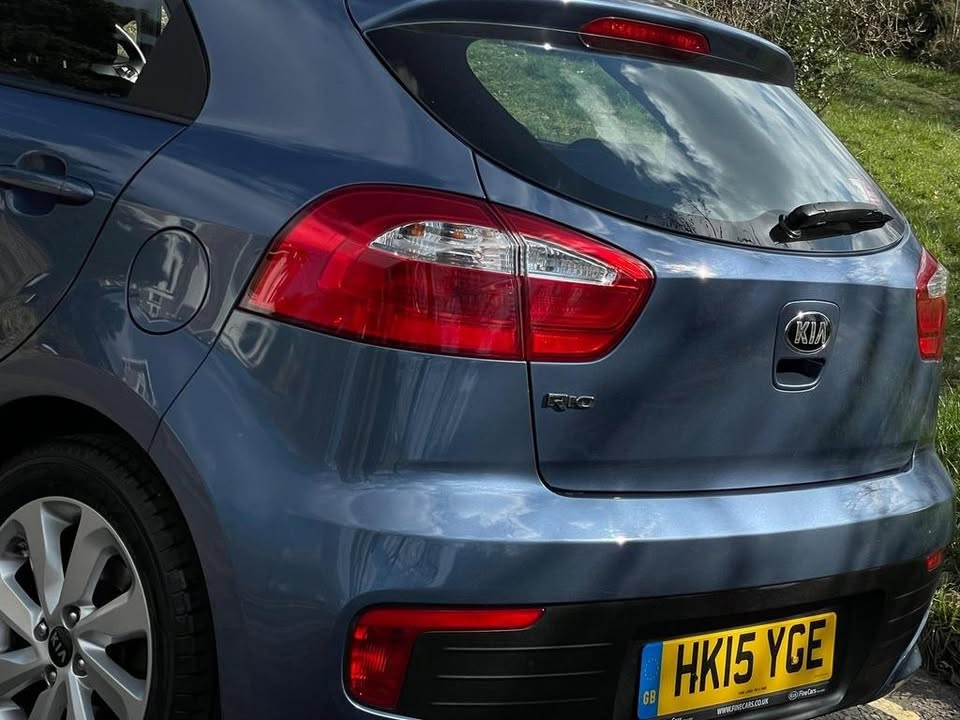 2015 Kia rio - Image 10