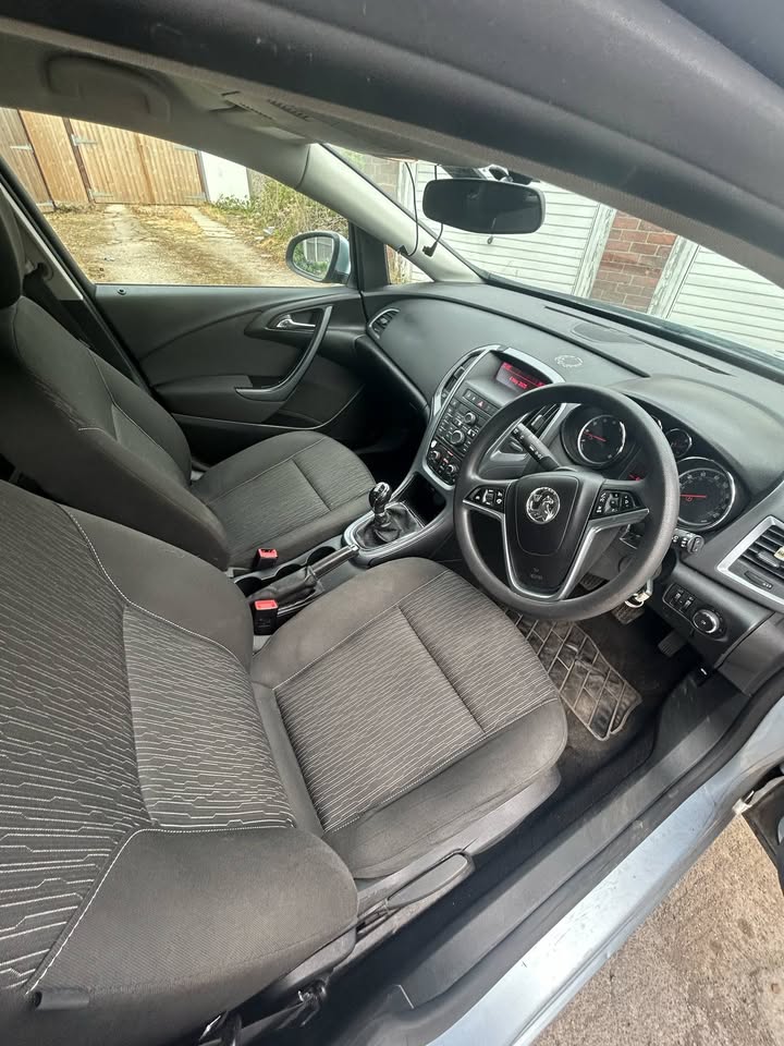 2015 VAUXHALL ASTRA 1400CC PETROL DRIVES SUPERB PX AVAILABLE MUST BE SEEN SEEN SUPERB CAR PX AVAIULABLE - Image 3