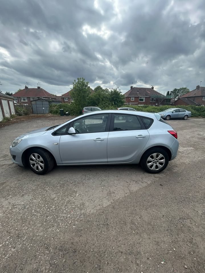 2015 VAUXHALL ASTRA 1400CC PETROL DRIVES SUPERB PX AVAILABLE MUST BE SEEN SEEN SUPERB CAR PX AVAIULABLE - Image 5